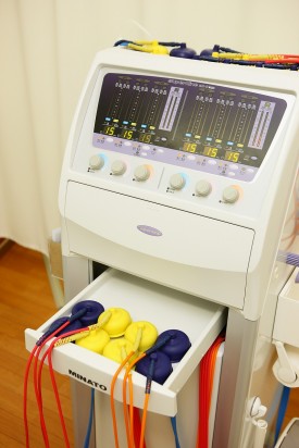 <span style="font-size:70%;">干渉型低周波治療器「スーパーカイネ」</span>